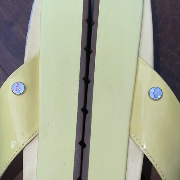 UGG Emily Sandal - Picture 4 of 5